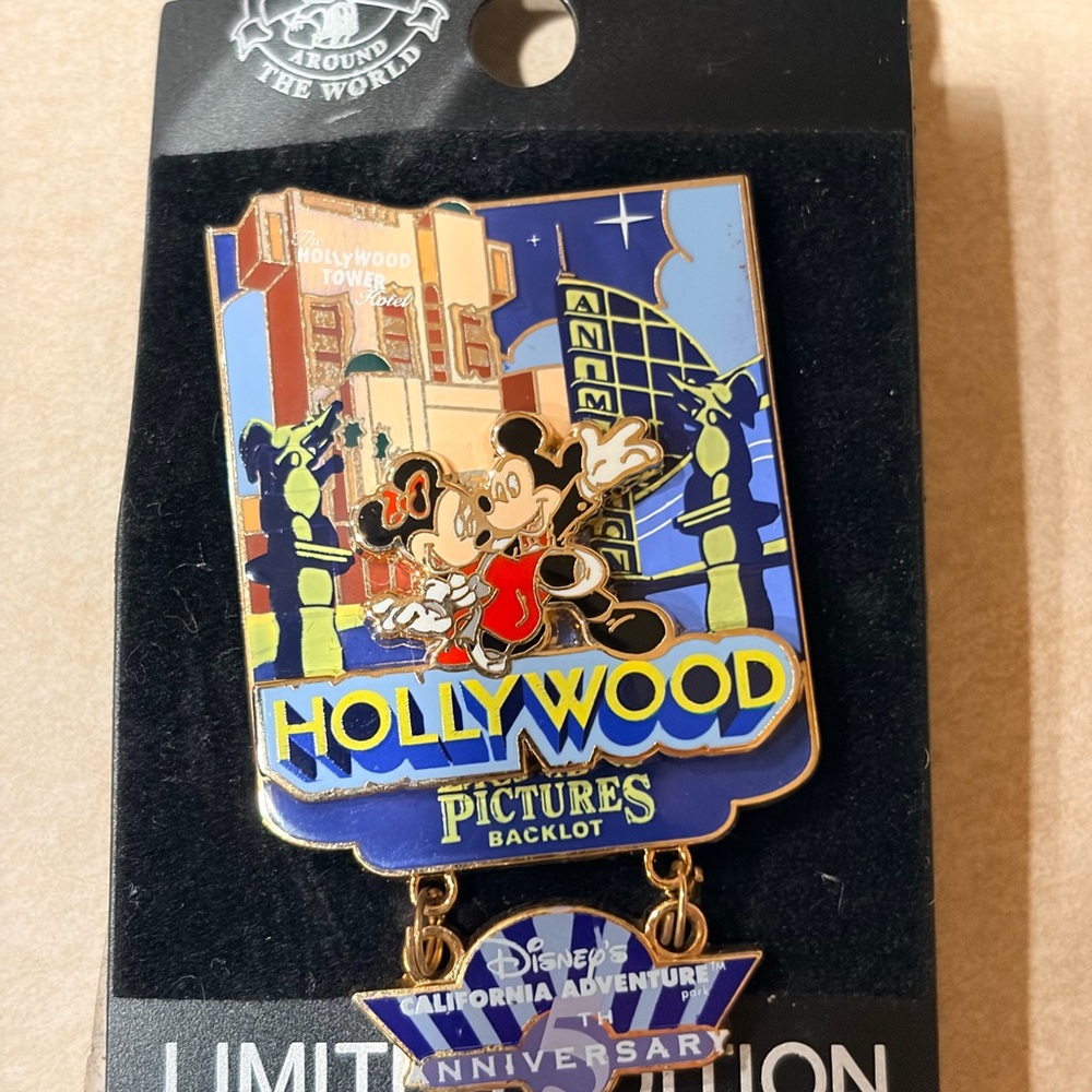 Disney Hollywood Pictures Mickey & Minnie  Backlot Pin LE NOC